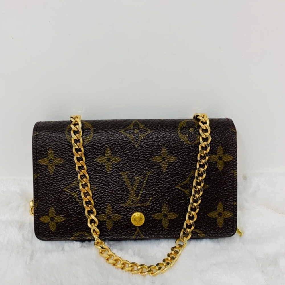 Louis Vuitton Crossbody/Wallet on Chain